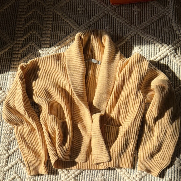 BEAUTIFUL FAMOUS VINCE BRAND 😍❤️❤️Cozy Women's Tan SweaterLIKE NEW - Picture 1 of 4